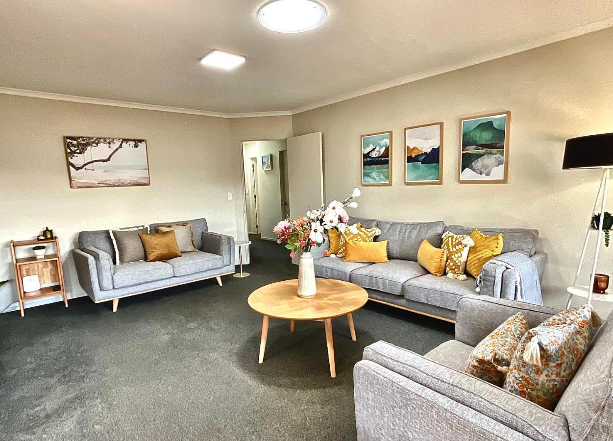 Free-Range On Papmoa Beach Tauranga Exterior photo